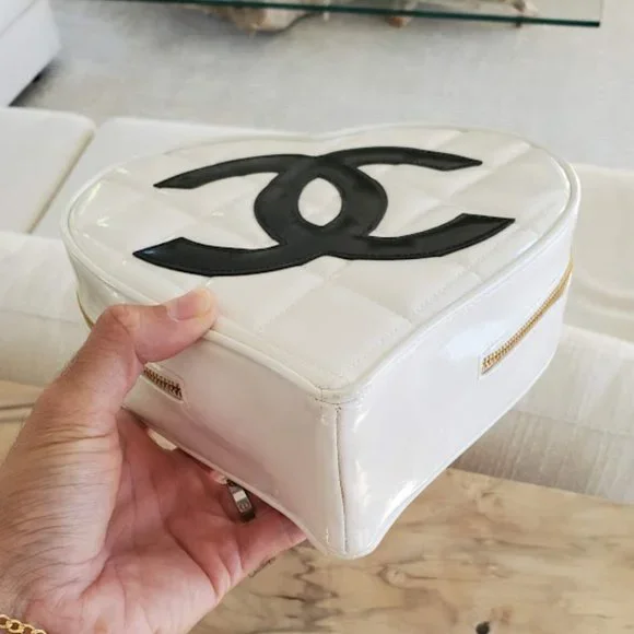 Chanel Vintage Heart Bag 1990's - Picture 6 of 11